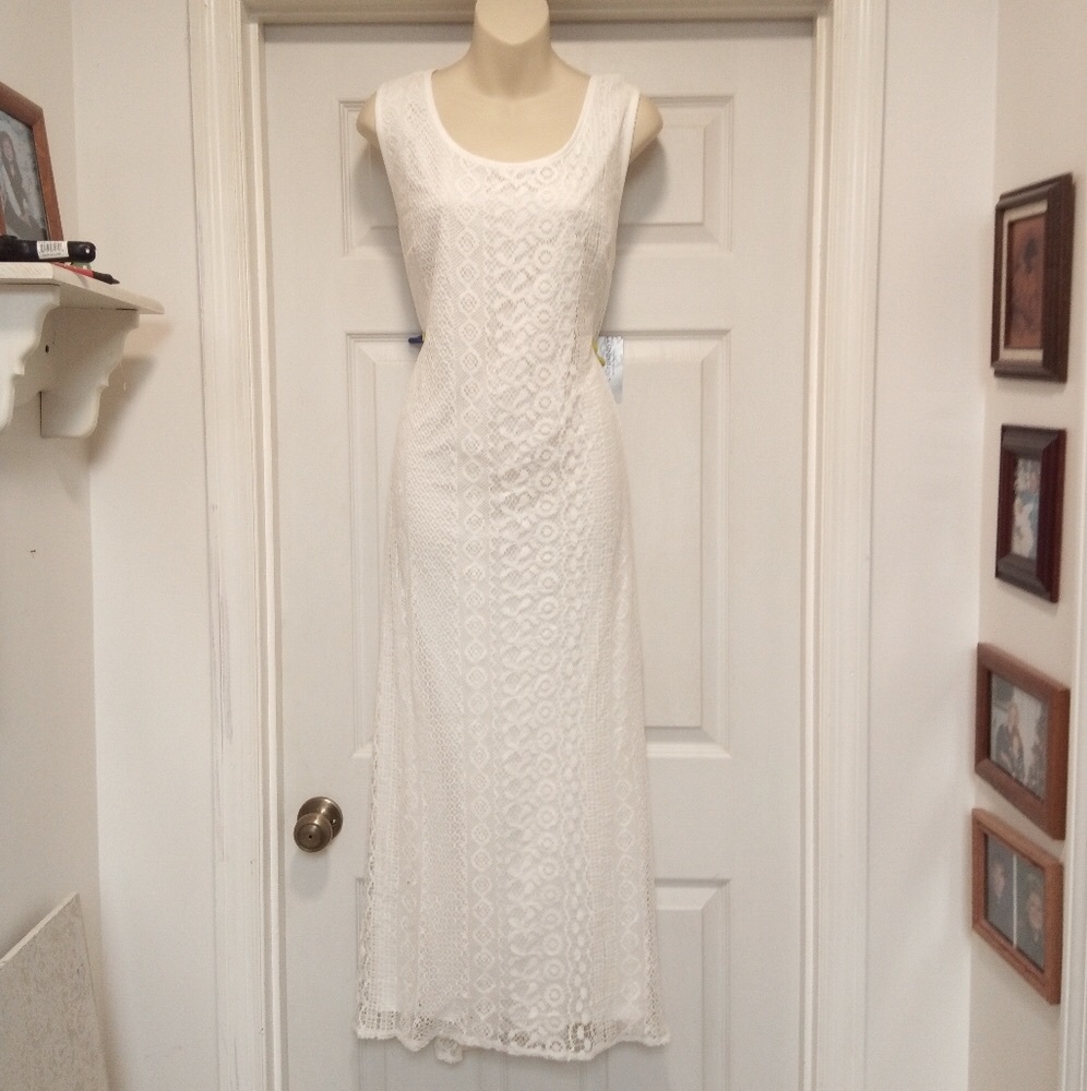 🆕👗by Catherine's 👗formal👗 size XO Beautiful soft texture lace overlay & slip